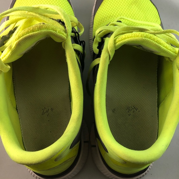 Nike 579959-700 Free Running Shoe Yellow Cool Grey Size 9 Women - Picture 8 of 10